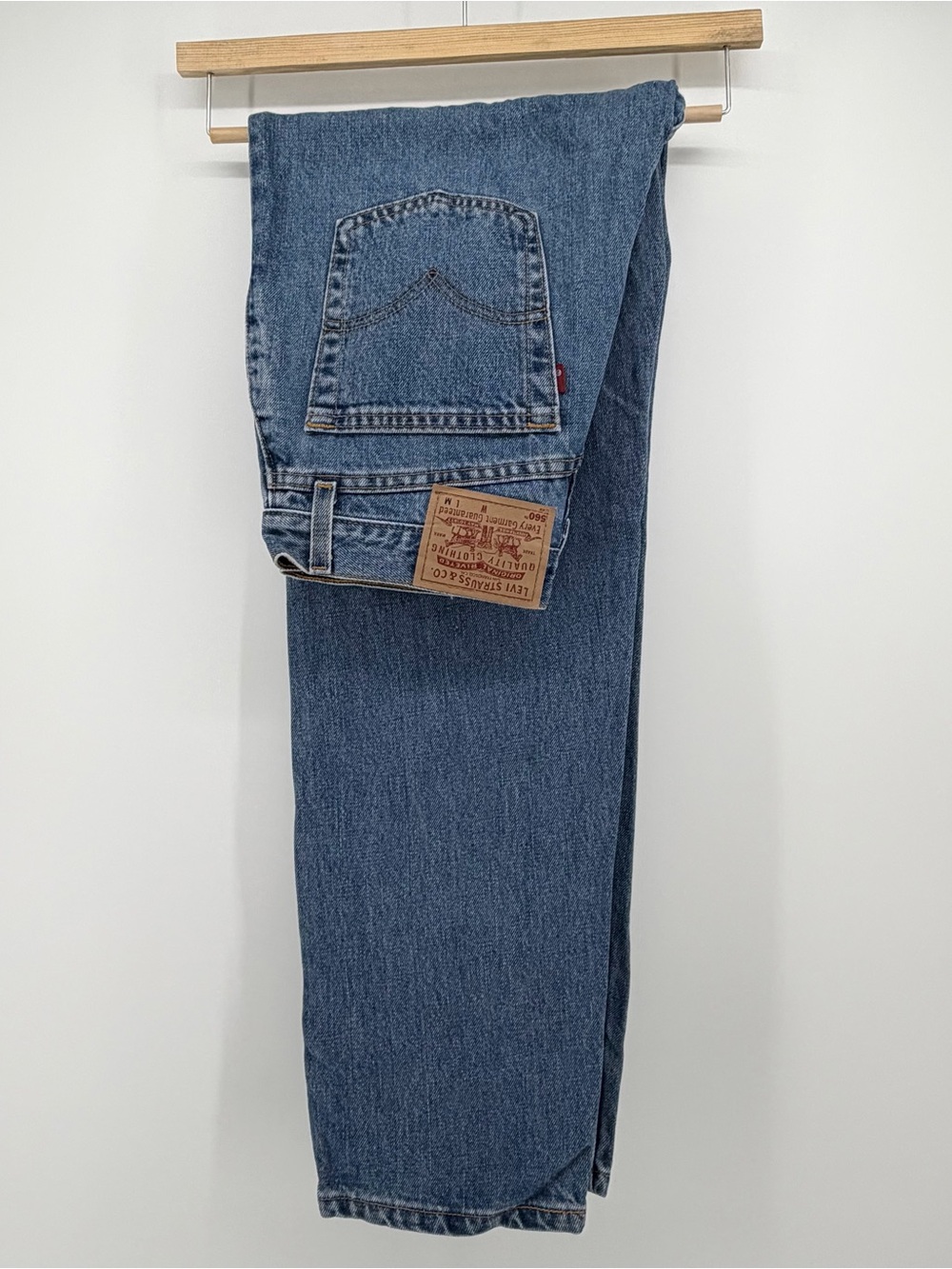 Vintage 90s Levis 560 Loose Jeans Womens 8M Blue Made in USA Blank Red Tab Mom‎